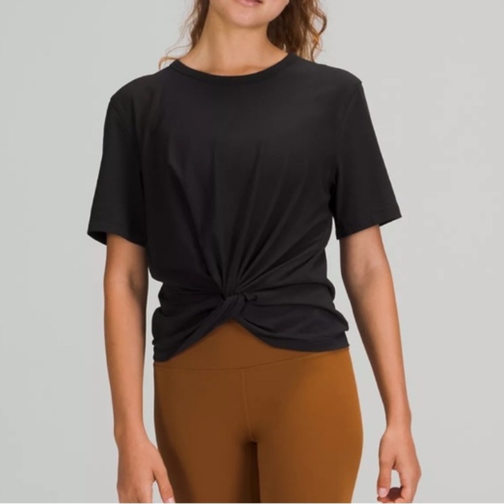 Lululemon Black Women's Top - twisted front detail